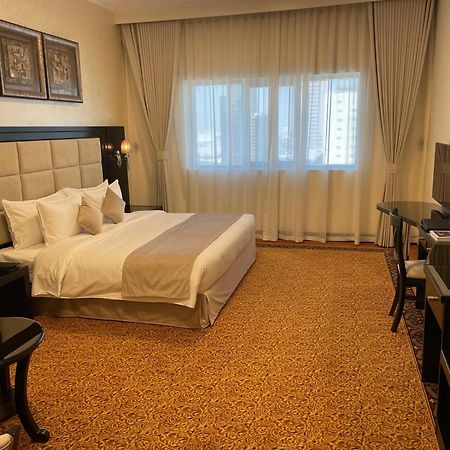 Royal Grand Suite Hotel Sharjah Exteriör bild