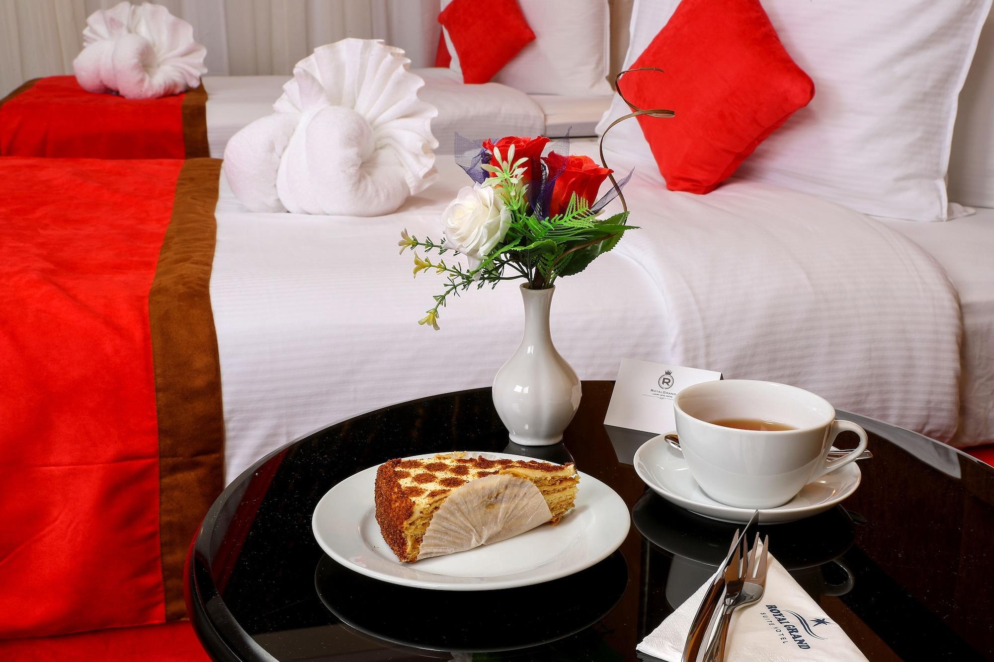 Royal Grand Suite Hotel Sharjah Exteriör bild