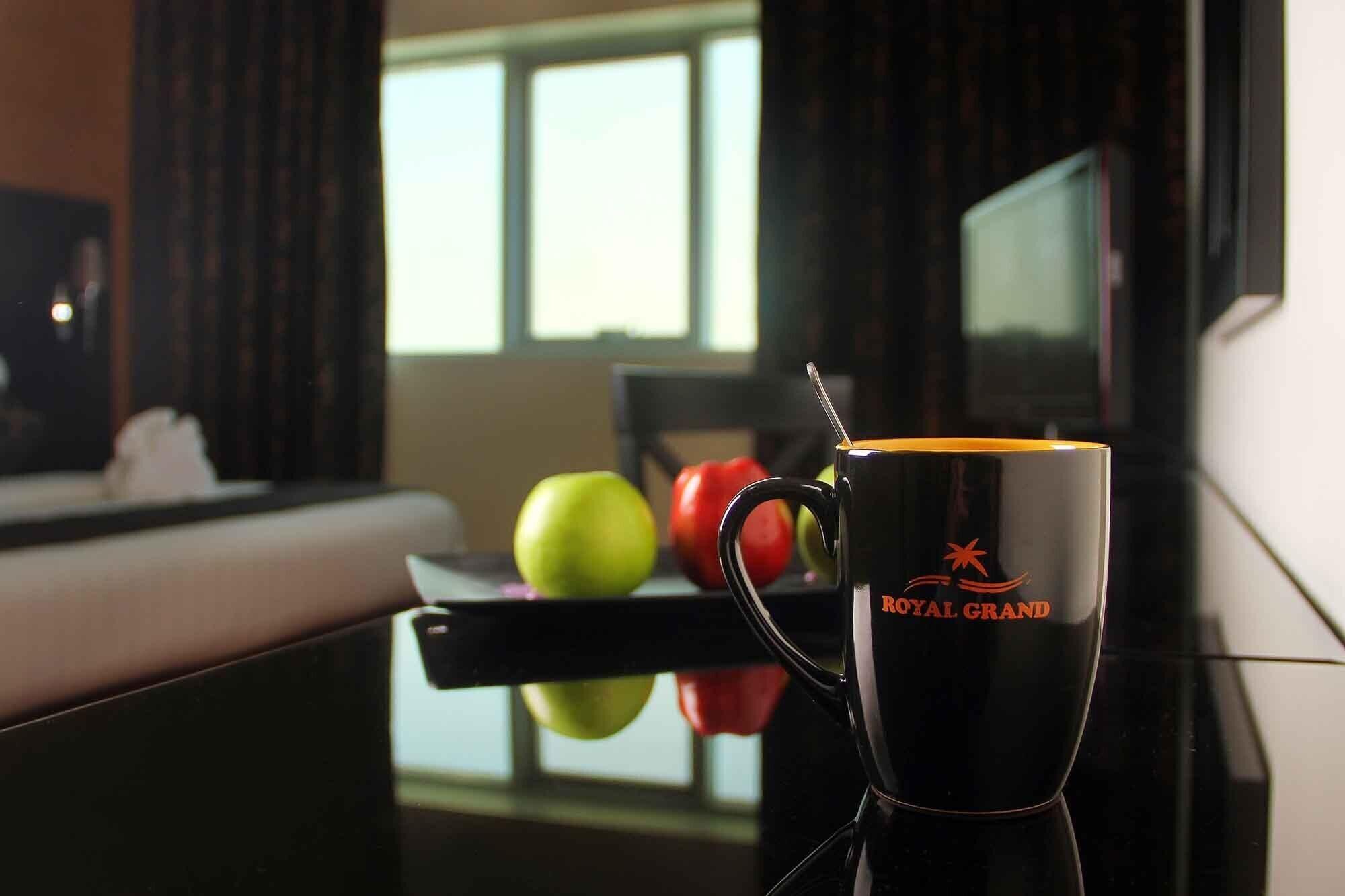 Royal Grand Suite Hotel Sharjah Exteriör bild