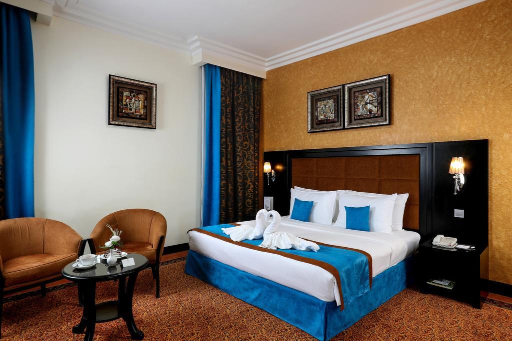 Royal Grand Suite Hotel Sharjah Exteriör bild