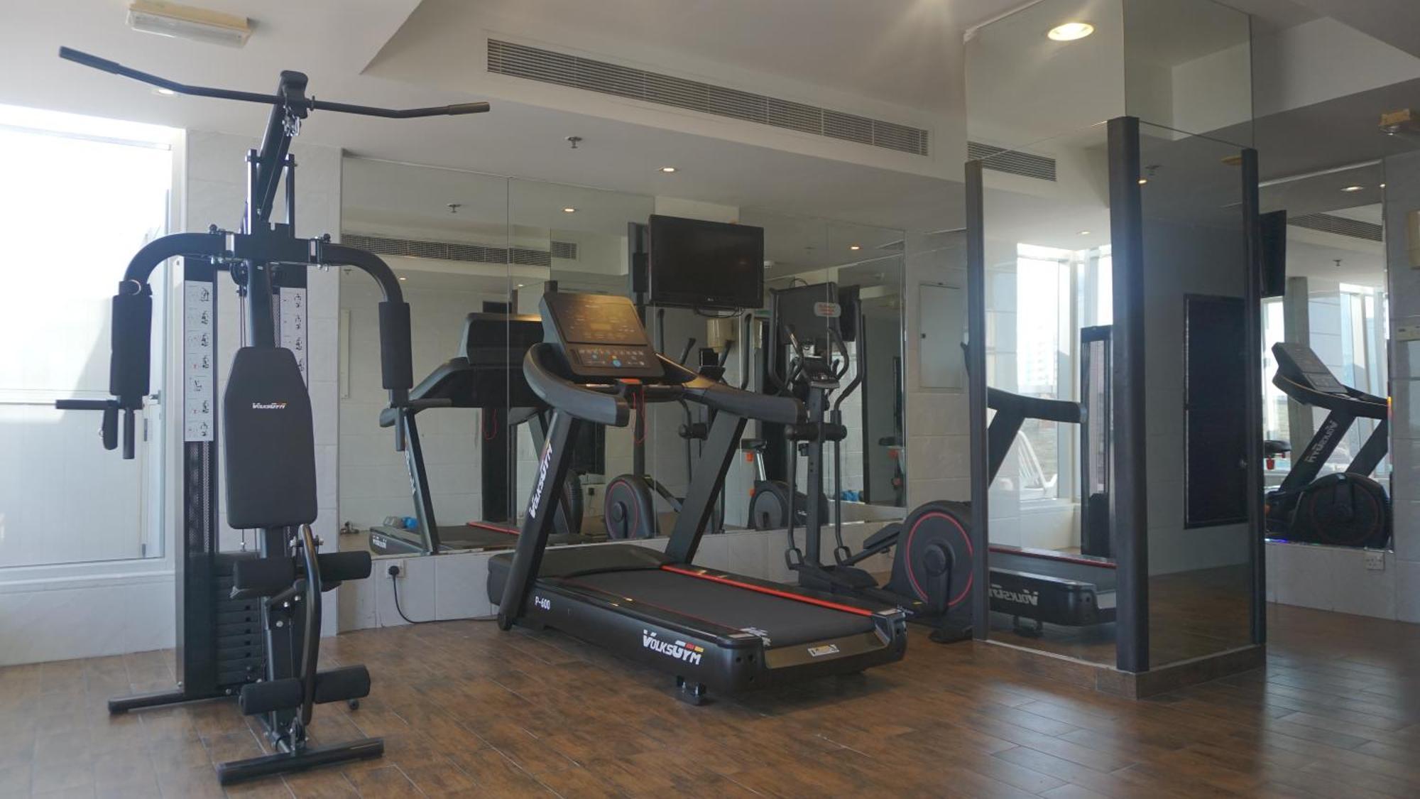 Royal Grand Suite Hotel Sharjah Exteriör bild