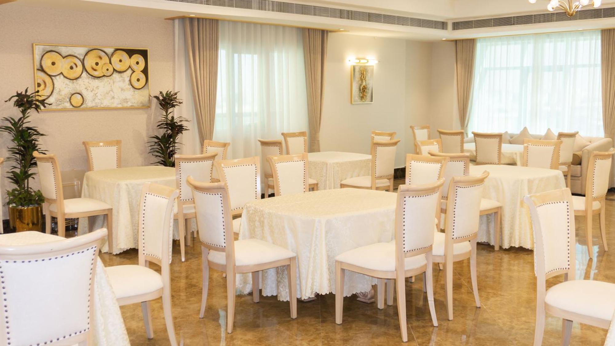 Royal Grand Suite Hotel Sharjah Exteriör bild