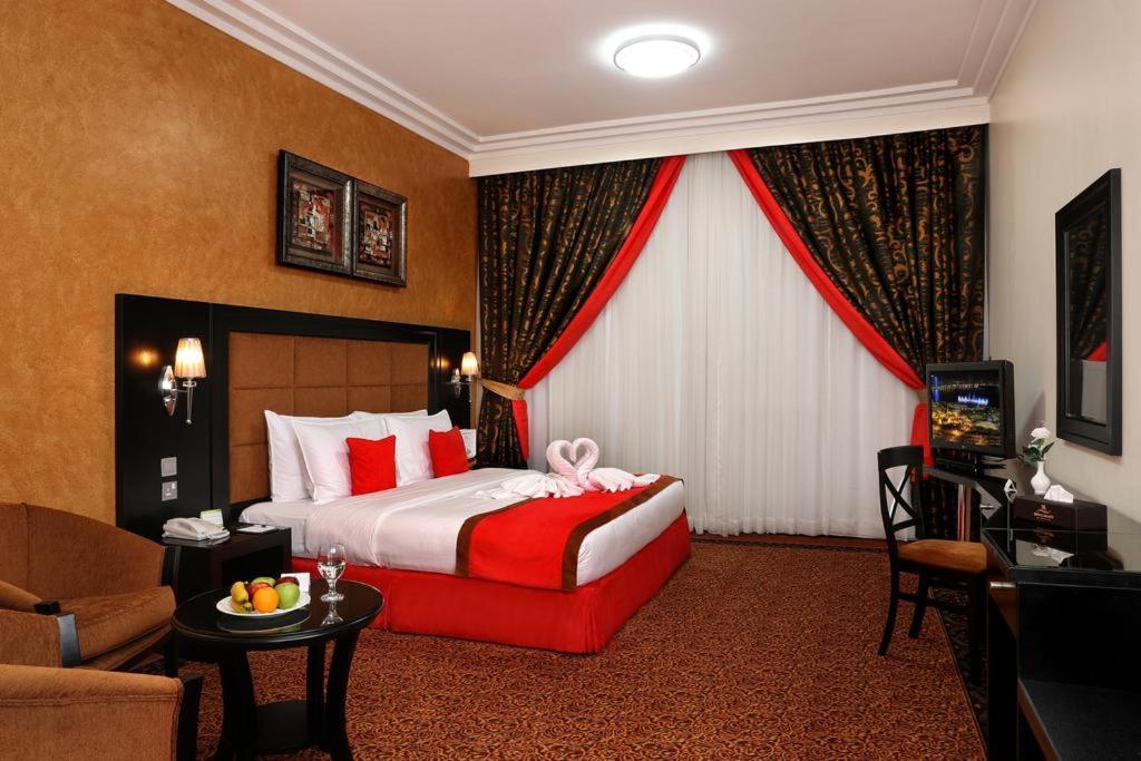 Royal Grand Suite Hotel Sharjah Exteriör bild