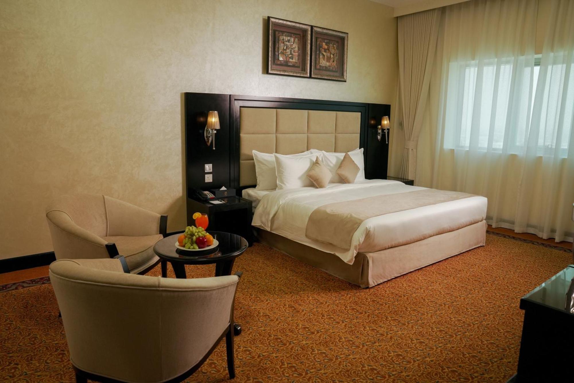 Royal Grand Suite Hotel Sharjah Exteriör bild
