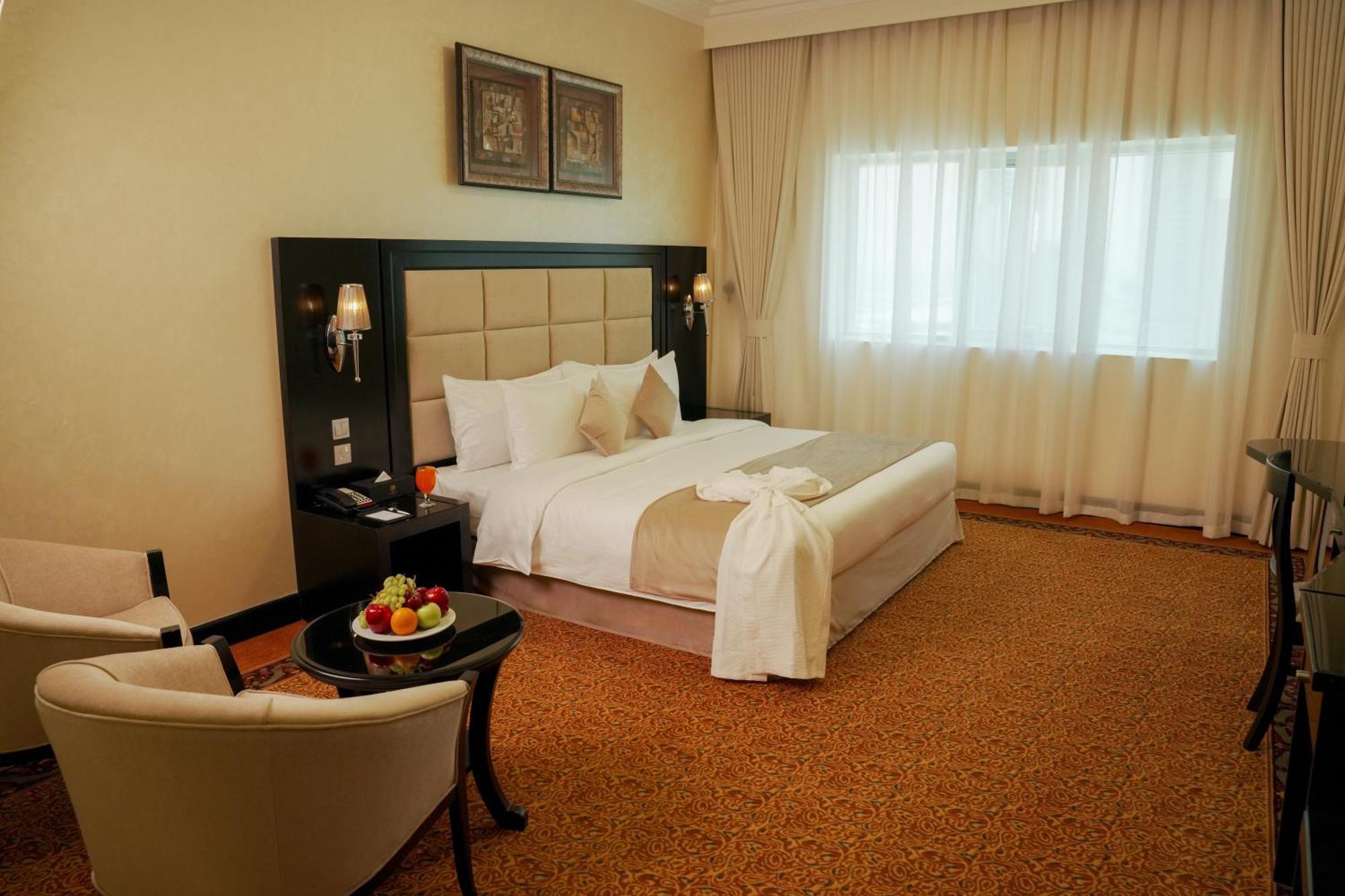 Royal Grand Suite Hotel Sharjah Exteriör bild