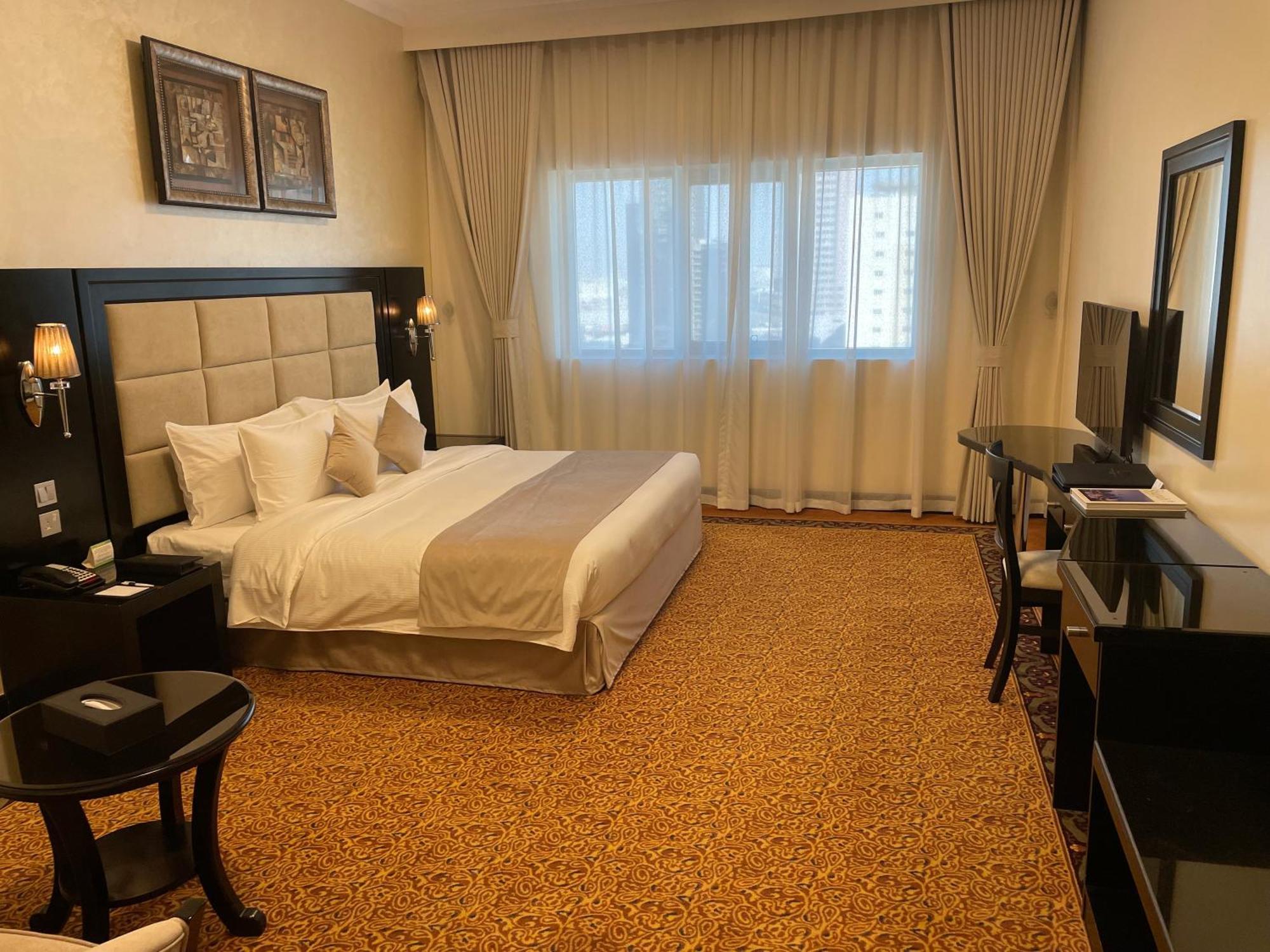 Royal Grand Suite Hotel Sharjah Exteriör bild