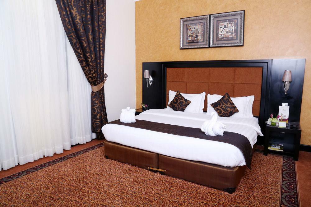 Royal Grand Suite Hotel Sharjah Exteriör bild
